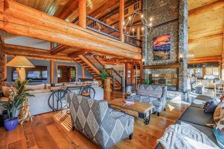 Luxury Family Cabin at Summit West