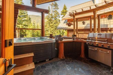 Luxury Family Cabin at Summit West