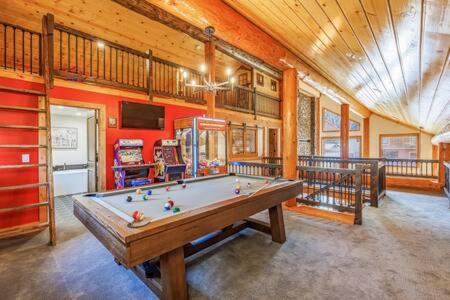 Luxury Family Cabin at Summit West