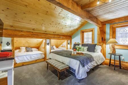 Luxury Family Cabin at Summit West