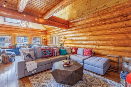 Luxury Family Cabin at Summit West