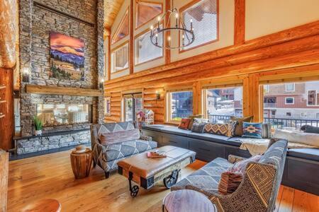 Luxury Family Cabin at Summit West