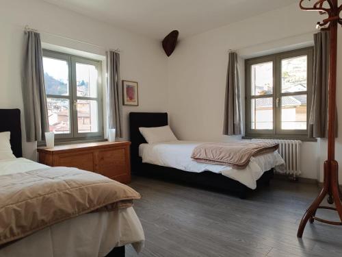2 twin beds