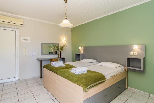 2 twin beds