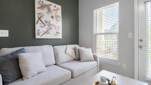 Landing - Modern Apartment with Amazing Amenities ID2000X66 in Johns Island, USA