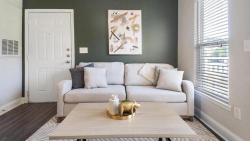Landing - Modern Apartment with Amazing Amenities ID2000X66 in Johns Island, USA