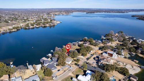 Family Lakefront Retreat in Granite Shoals, USA