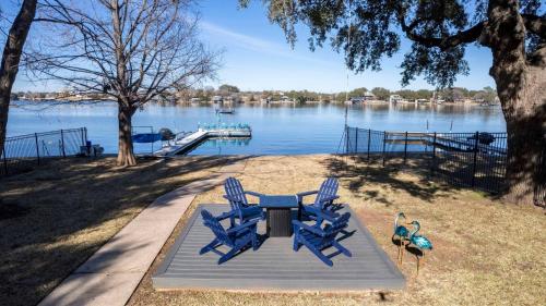 Family Lakefront Retreat in Granite Shoals, USA