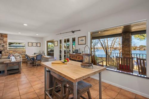 Létesítmények, Family Lakefront Retreat in Granite Shoals (TX)