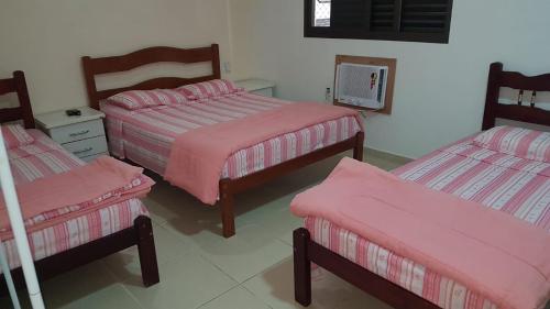 1 double bed, 2 twin beds