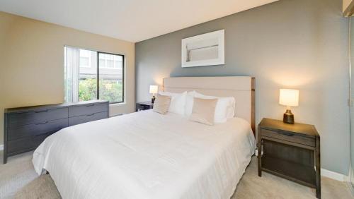 Landing - Modern Apartment with Amazing Amenities (ID7889X64) – khách sạn tại Bridle Trails