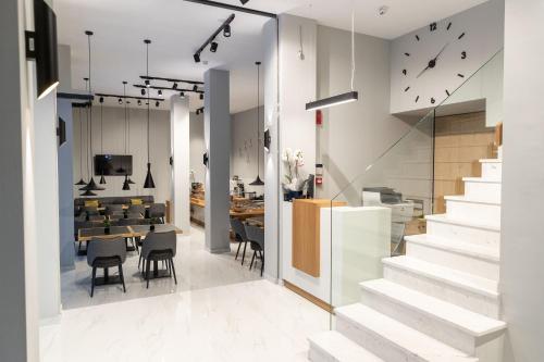 Grand Port Suites - image 2