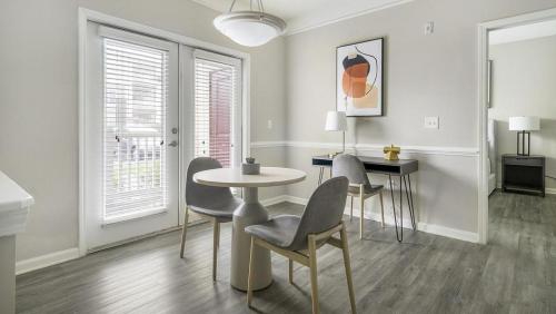 Landing - Modern Apartment with Amazing Amenities (ID1375X557) in 維克森林