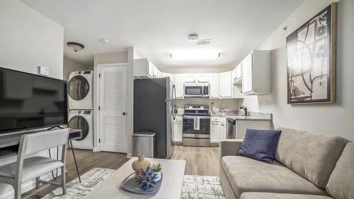 Landing - Modern Apartment with Amazing Amenities ID1292X514 in Lexington, USA