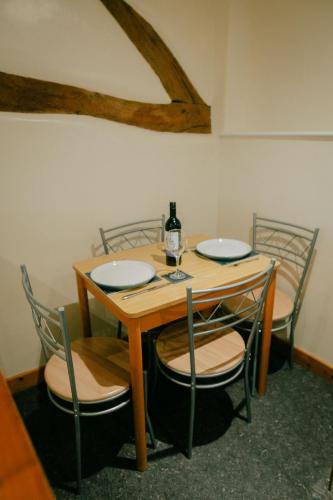 Granary at Tyddyn Isaf in Llandyrnog
