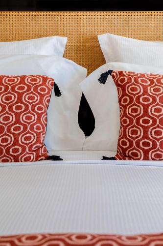 Deluxe Double or Twin Room image 4