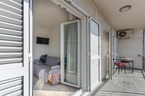 One-Bedroom Apartment with Balcony