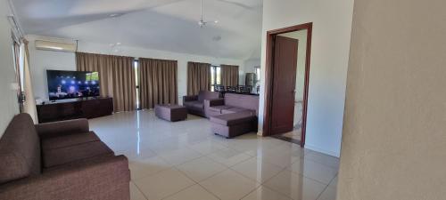 Large 4 bedroom villa with Pool in Sonaisali Nadi