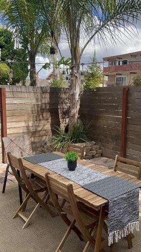 Cozy Private Bungalow walkable to beach! - 30 days or more ONLY in Long Beach, USA