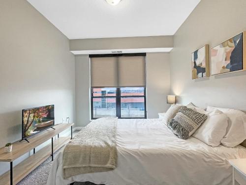 Large Downtown 2br -hot Tub-downtown! in Des Moines, USA