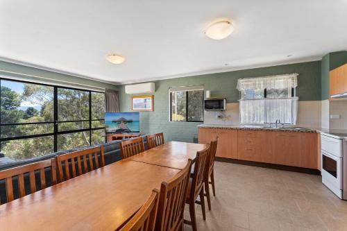 Alpine Mountain View 18 4 bedroom Jindabyne Unit with Wifi