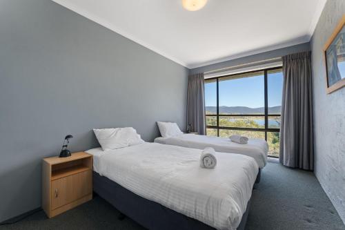 Alpine Mountain View 18 4 bedroom Jindabyne Unit with Wifi