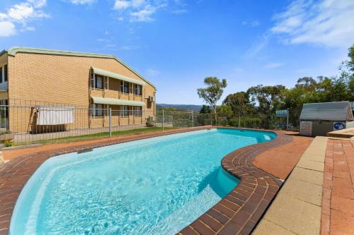 Alpine Mountain View 18 4 bedroom Jindabyne Unit with Wifi