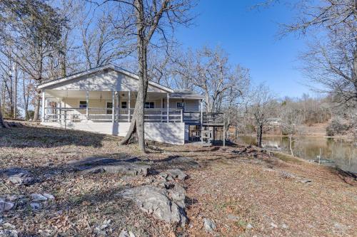 Lakefront Highland Home with Private Fishing Dock!