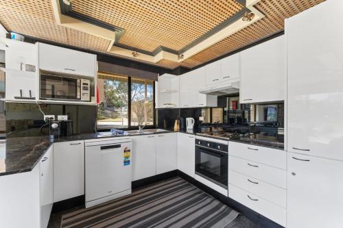 Alpine Mountain View 39 - 3BR l Swimming Pool l Air-Con l WiFi, Jindabyne (fotografie 4)
