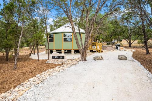 Estelle - Freedom Yurt Cabins in Canyon Lake, Vereinigte Staaten von Amerika