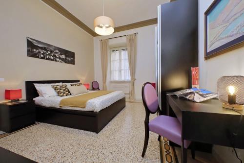 CASA GIULIANA - 3BR 2BATH, 2nd floor historic mansion with lift & doorman, comfortable, chic, family friendly, 600 meters from Vatican & Ottaviano metro, quietest area of P R A T I wealthy, secure, accessible district - Warm guest care in 4 languages, Rome (photo 2)