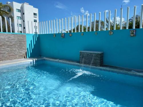 97983 Cute Solar Panels house large pool with Waterfall km 8 in Chicxulub, Mexico