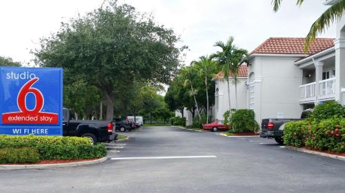 Studio 6 Extended Stay - West Palm Beach, FL, West Palm Beach