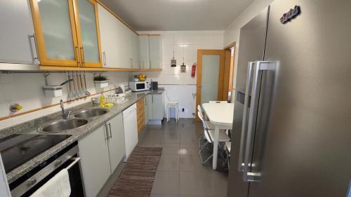 ห้องครัว, Apartamento Familiar T3 em Valongo com Terraço Privativo e Churrasqueira (Apartamento Familiar T3 em Valongo com Terraco Privativo e Churrasqueira) in วาลองโก