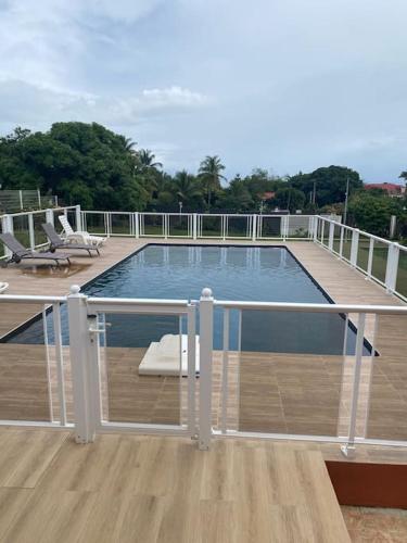 Swimming pool, La Maison Vintage in Petit-Bourg