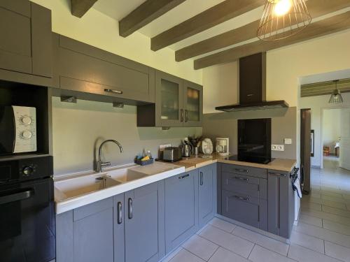 Grande ferme rénovée avec jardin et loisirs à proximité - FR-1-591-155 (Grande ferme renovee avec jardin et loisirs a proximite - FR-1-591-155) in 普利尼諾特達姆