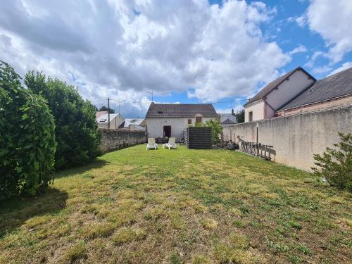 Charmante maison avec jardin, au cœur du Berry, proche rivière et randonnées - FR-1-591-57 (Charmante maison avec jardin, au cœur du Berry, proche riviere et randonnees - FR-1-591-57) in Chasseneuil
