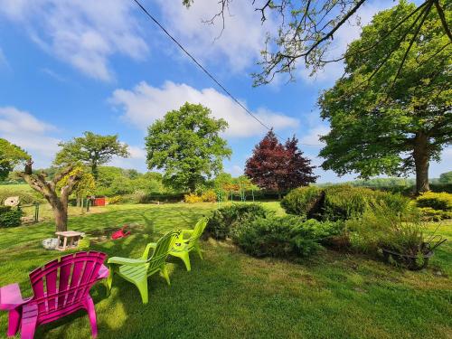 Fermette au calme avec piscine, jardin et étang de pêche - FR-1-591-333 (Fermette au calme avec piscine, jardin et etang de peche - FR-1-591-333) in วิกูล็อง