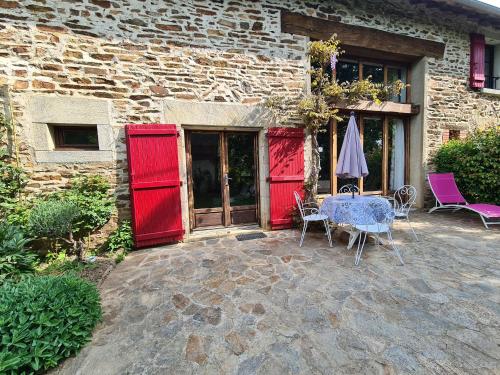 Fermette au calme avec piscine, jardin et étang de pêche - FR-1-591-333 (Fermette au calme avec piscine, jardin et etang de peche - FR-1-591-333) in วิกูล็อง