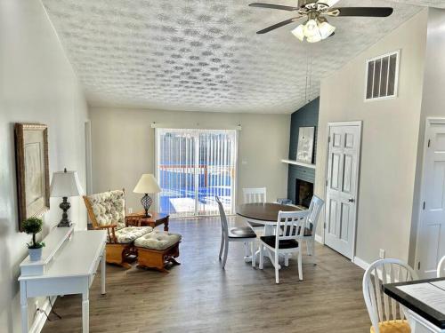 บริการและสิ่งอำนวยความสะดวก, Charming Spacious Get Away in เชลบีวิลล์ (IN)