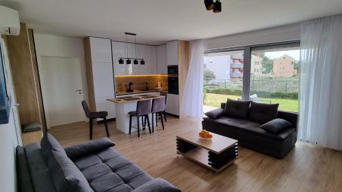 One-Bedroom Apartment with Terrace and Sea View room in Apartments with parking space Podstrana Split - 22298