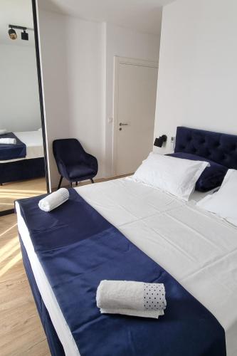 One-Bedroom Apartment with Terrace and Sea View image 10