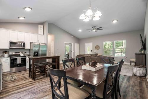 Cozy House in the Woods - 25 min from downtown in Pegram, USA