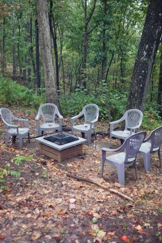 Cozy House in the Woods - 25 min from downtown in Pegram, USA