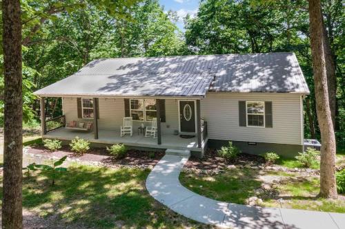 Cozy House in the Woods - 25 min from downtown in Pegram, USA