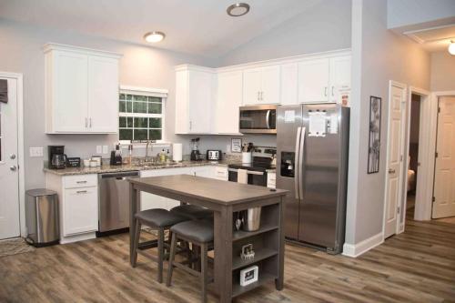 Cozy House in the Woods - 25 min from downtown in Pegram, USA