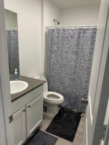 2-Story 3BR Home near Lackland and SeaWorld in Helotes, USA