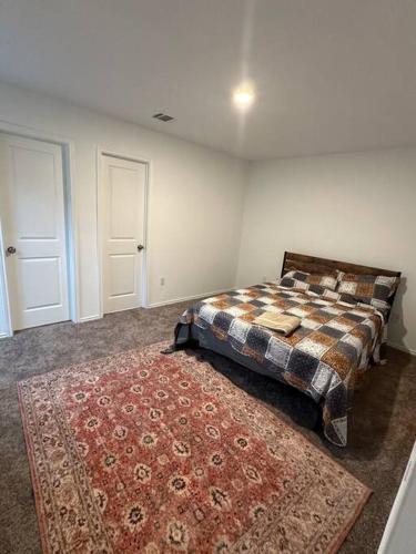 2-Story 3BR Home near Lackland and SeaWorld in Helotes, USA