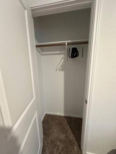 2-Story 3BR Home near Lackland and SeaWorld in Helotes, USA