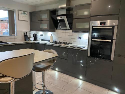 Contractors Home - 4 Bedroom Long Stays Welcome - Barnsley in Barnsley